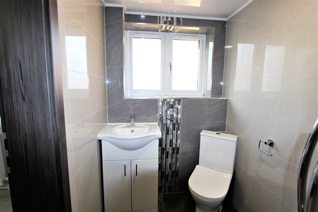Flat 7, 75, Chaplin Road, Wembley photo 4
