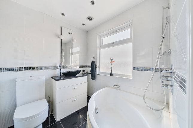 Terraced house for sale in Princes Avenue, Kingsbury, London