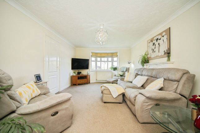 15, Aspen Close, Ipswich photo 2