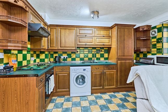 3, Brindlefields Way, Tipton photo 2