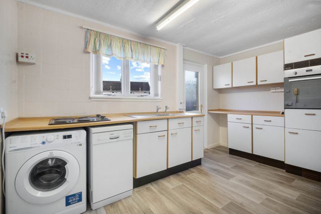 8, Glencraigs Drive, Kilmarnock photo 3