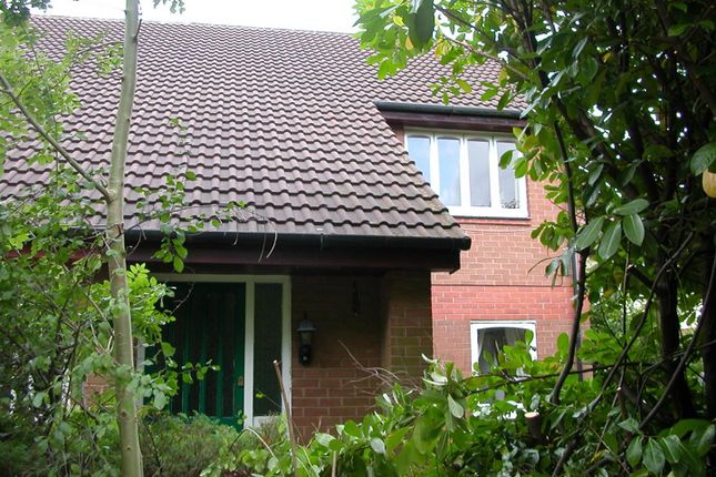 Thumbnail Flat to rent in Langwell Close, Birchwood, Warrington