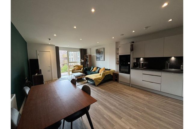Thumbnail Flat for sale in 5 Selbourne Avenue, Hounslow