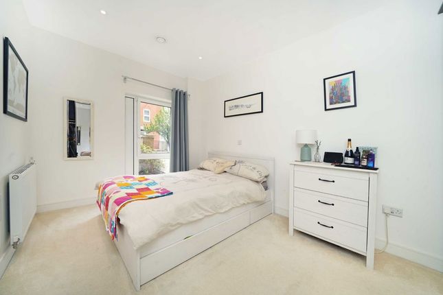 4 Mulholland House, 77, Hartfield Road, London photo 4