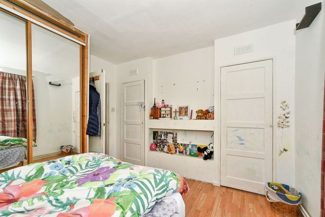 12, Somerville Road, Swindon photo 4
