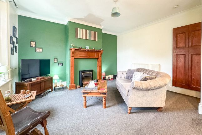 13, Victoria Place, Holmfirth photo 2