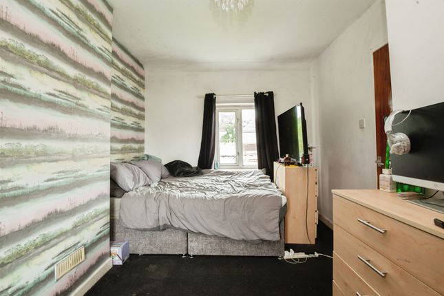 25, Willow Street, PONTYPRIDD photo 4