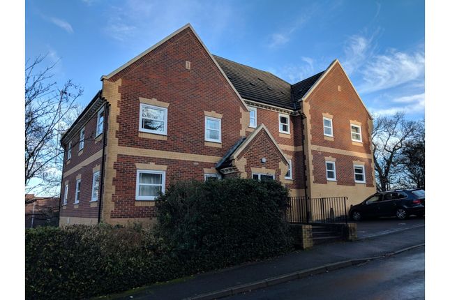 Flat to rent in 38 Beacon Hill, Woking