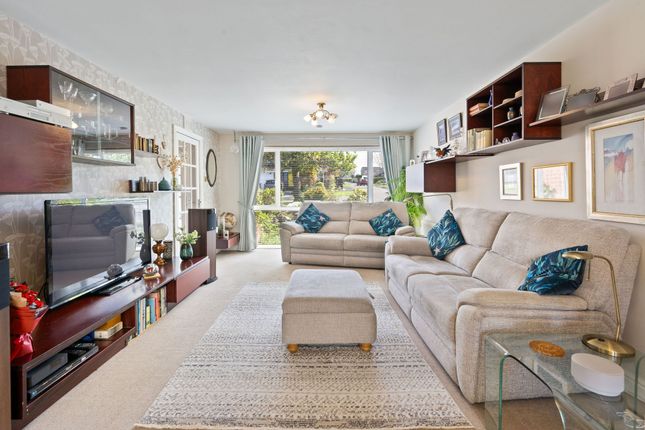 23 Greenfield Crescent, Balerno photo 3
