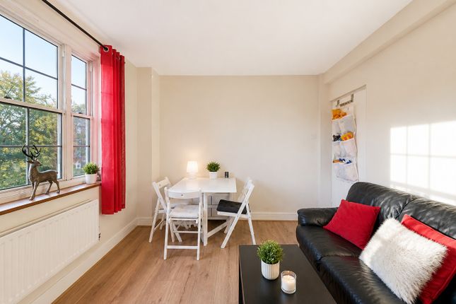 82, William Bonney Estate, London photo 2