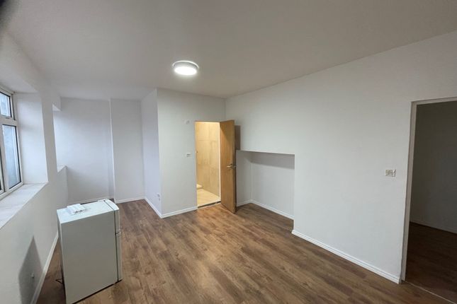 Thumbnail Room to rent in Montagu Road, London