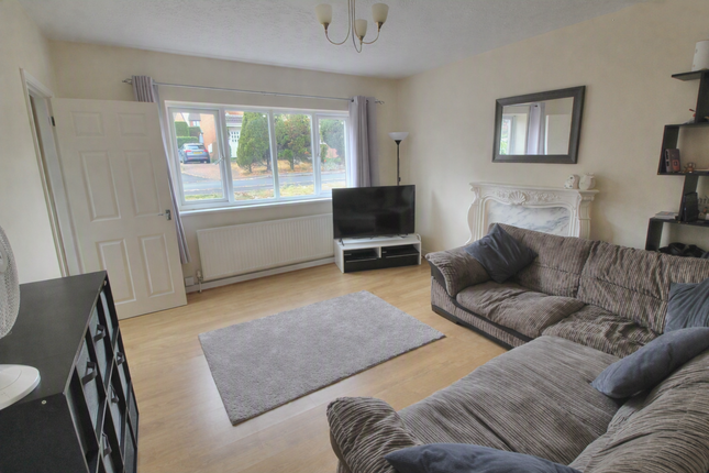 4, Naylor Close, Kidderminster photo 3