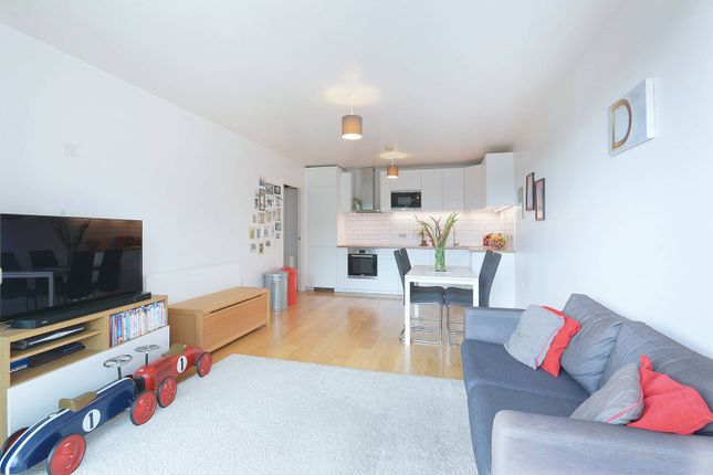 Flat to rent in Steedman Street, Elephant And Castle, London