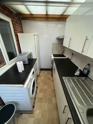 Studio to rent in Chaucer Road, Ashford