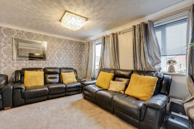 35 Pearce Drive, Nottingham photo 3