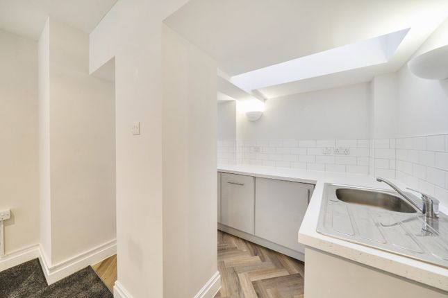 1A,, Meadway Court, London photo 4