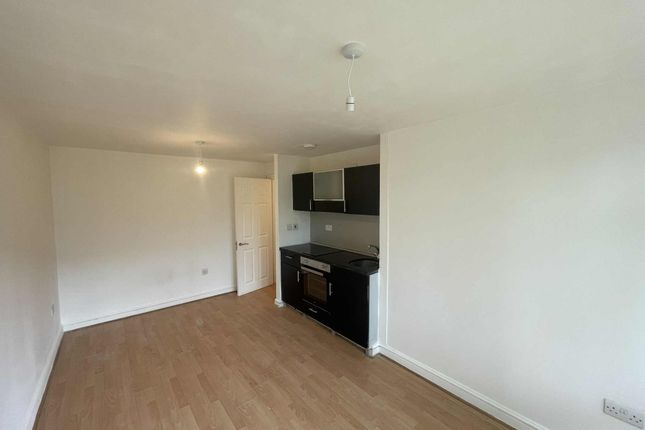 4, Weavers Brook, Halifax photo 2