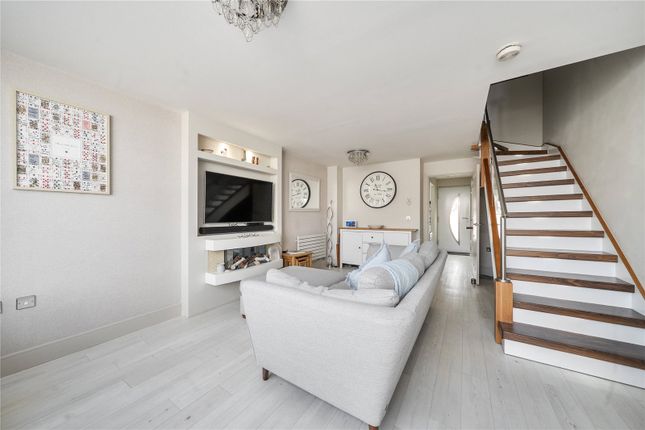 3, Hatts Close, Hook photo 4