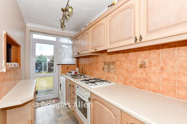 257, Upminster Road South, Rainham photo 2