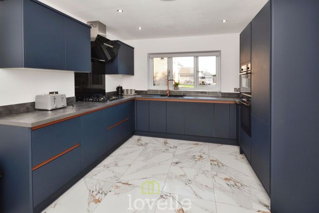 1 Poplars Close, Grimsby photo 2