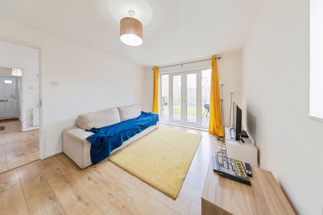 37, Wisley Avenue, Milton Keynes photo 3