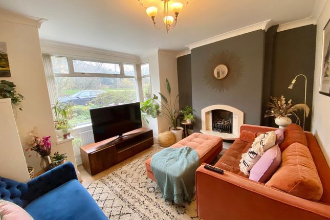 864, Tong Road, LEEDS photo 2