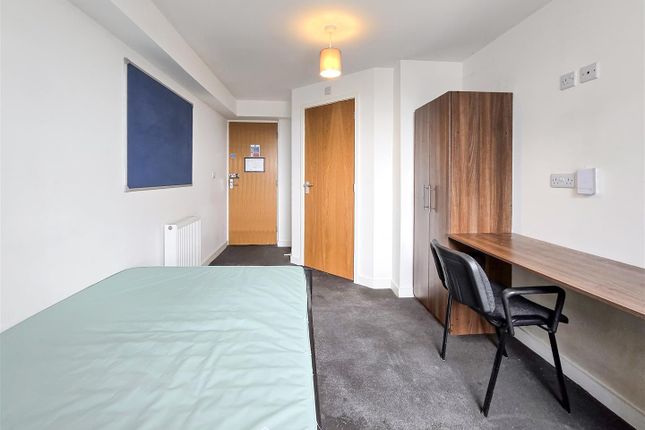 Flat 13/44, The Old Chapel Cross Lane, Huddersfield photo 3