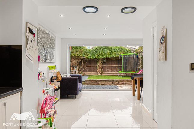 2, Crossway, Harlow photo 4