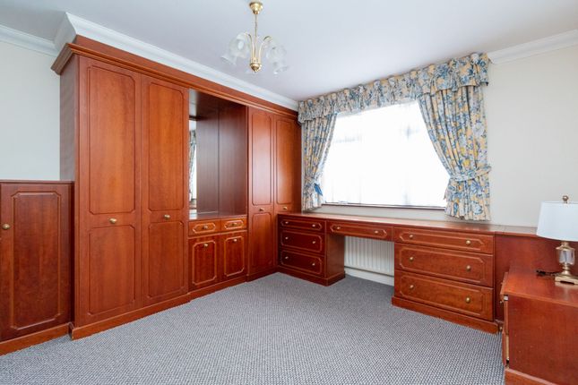 Flat 2, Eaton Court, Edgware photo 4