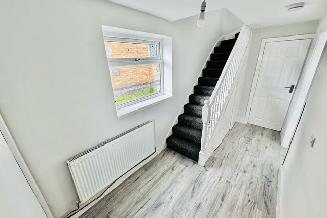 35 London Heights, Dudley photo 2