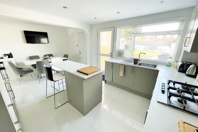 9, Spruce Road, Reading photo 5