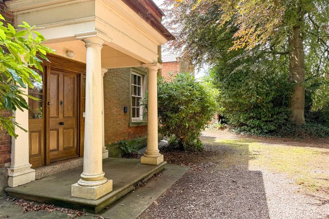 Oakley House, 113, The Hill, Sandbach photo 3