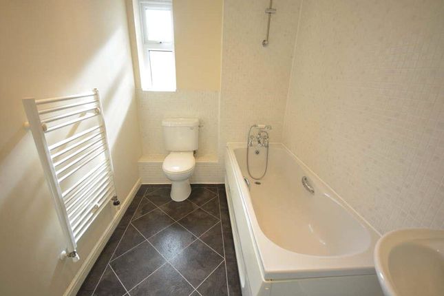 8 Silk Croft,, Horton Crescent, Surrey photo 4