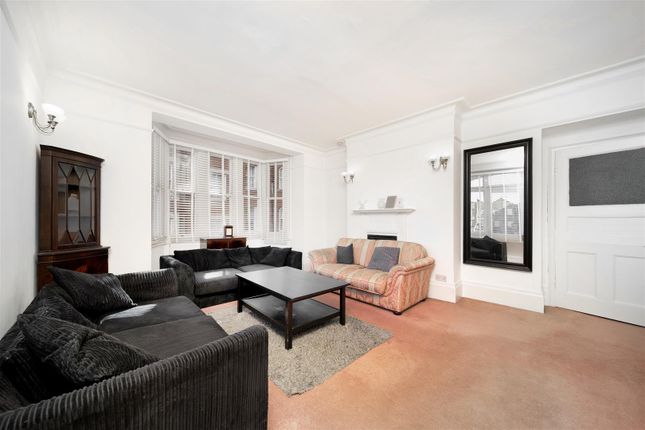 Flat 22, Burnham Court, Moscow Road, London photo 3