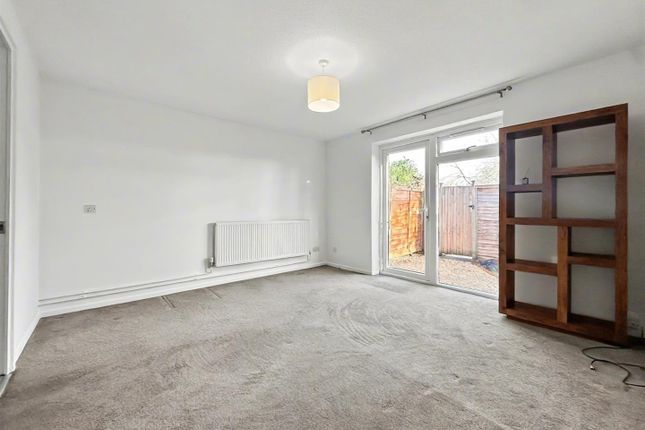 15, Newgate Close, St. Albans photo 2
