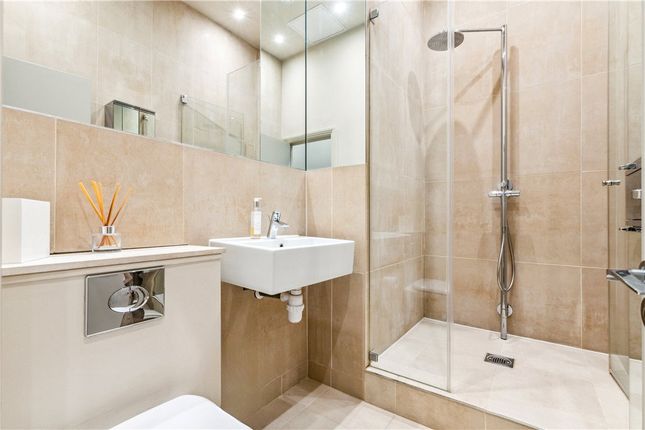 Flat for sale in Barkston Gardens, Earls Court, London