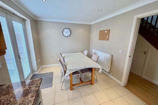 8, Knighton Close, Peterborough photo 4