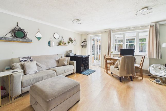 17 Rymill Drive, Oakwood, Derbyshire photo 3