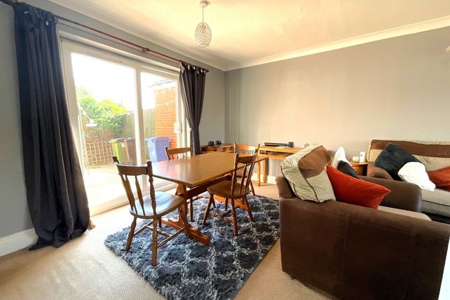 387 Scalby Road, Scarborough photo 3