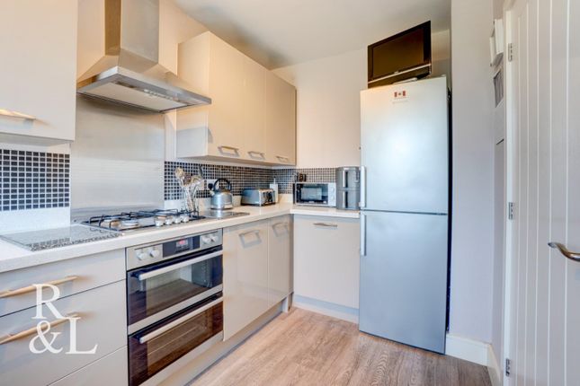 10, Headstock Drive, Swadlincote photo 4