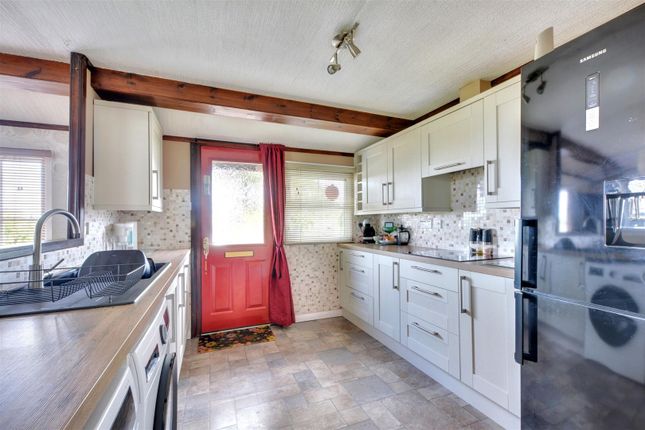 25, Knightwood Drive, Nottingham photo 3