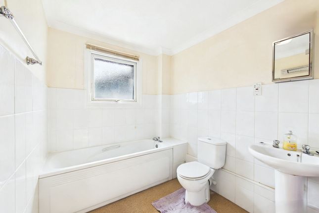 Flat 6, Katherines Lodge 79-81 Penhill Road, Lancing photo 4