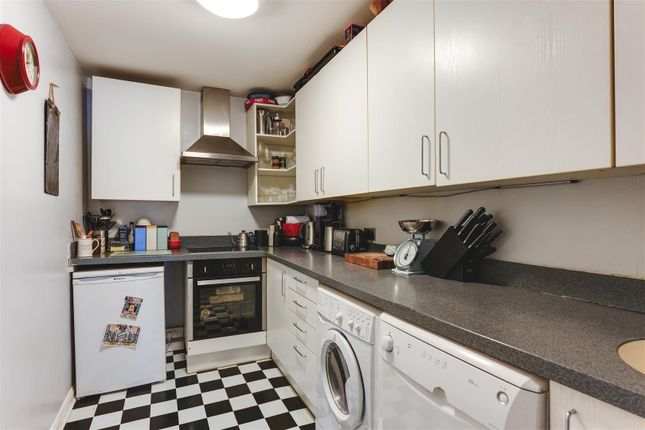 Flat for sale in Shore Road, London