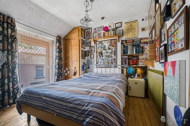 6, Thistleboon Road, Swansea photo 4