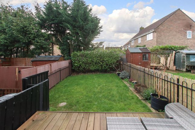 11, The Lawns, Hemel Hempstead photo 4