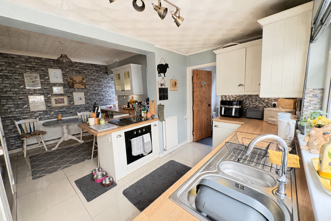 2, Park Lane, Ammanford photo 2