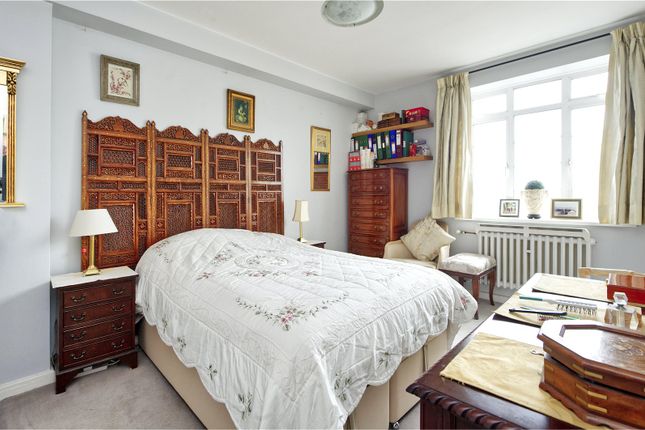 Flat for sale in Hammersmith Road, London