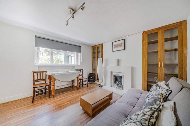 Thumbnail Flat for sale in Southgate Road, London