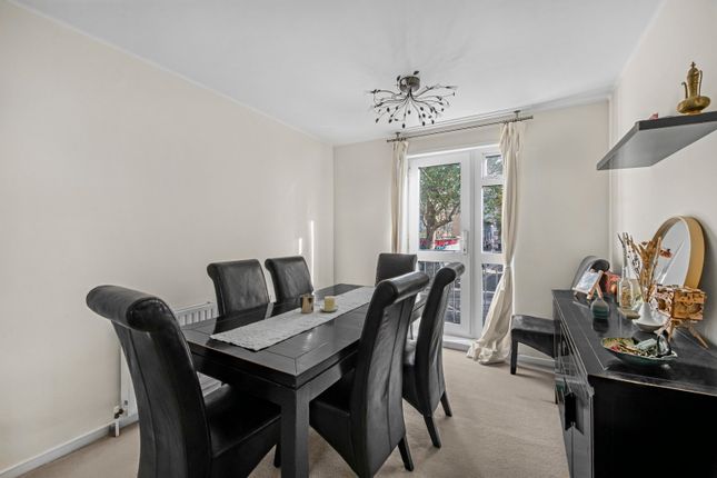 39, Chester Close South, London photo 4