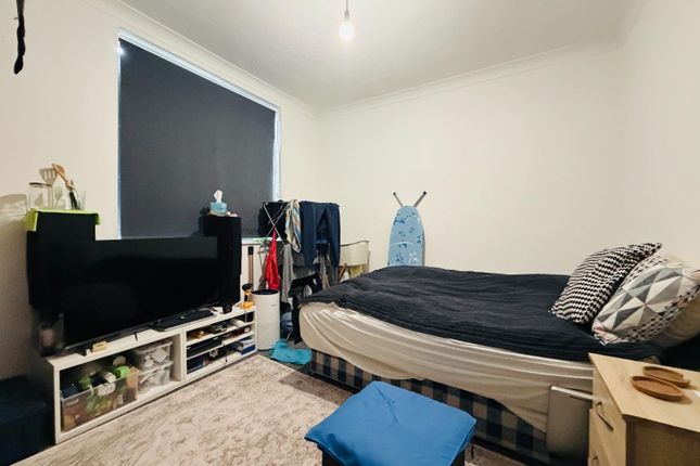 Room 7, 74 Bitterne Road West, Southampton photo 2